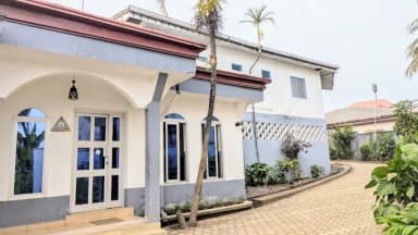 The front of Executive Hotel